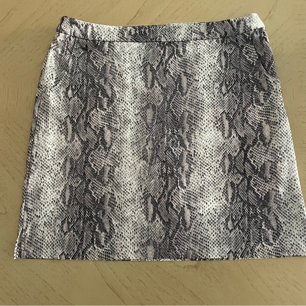 Monterey Club Golf skit Skort Gray Snakeskin Metallic Size 16
